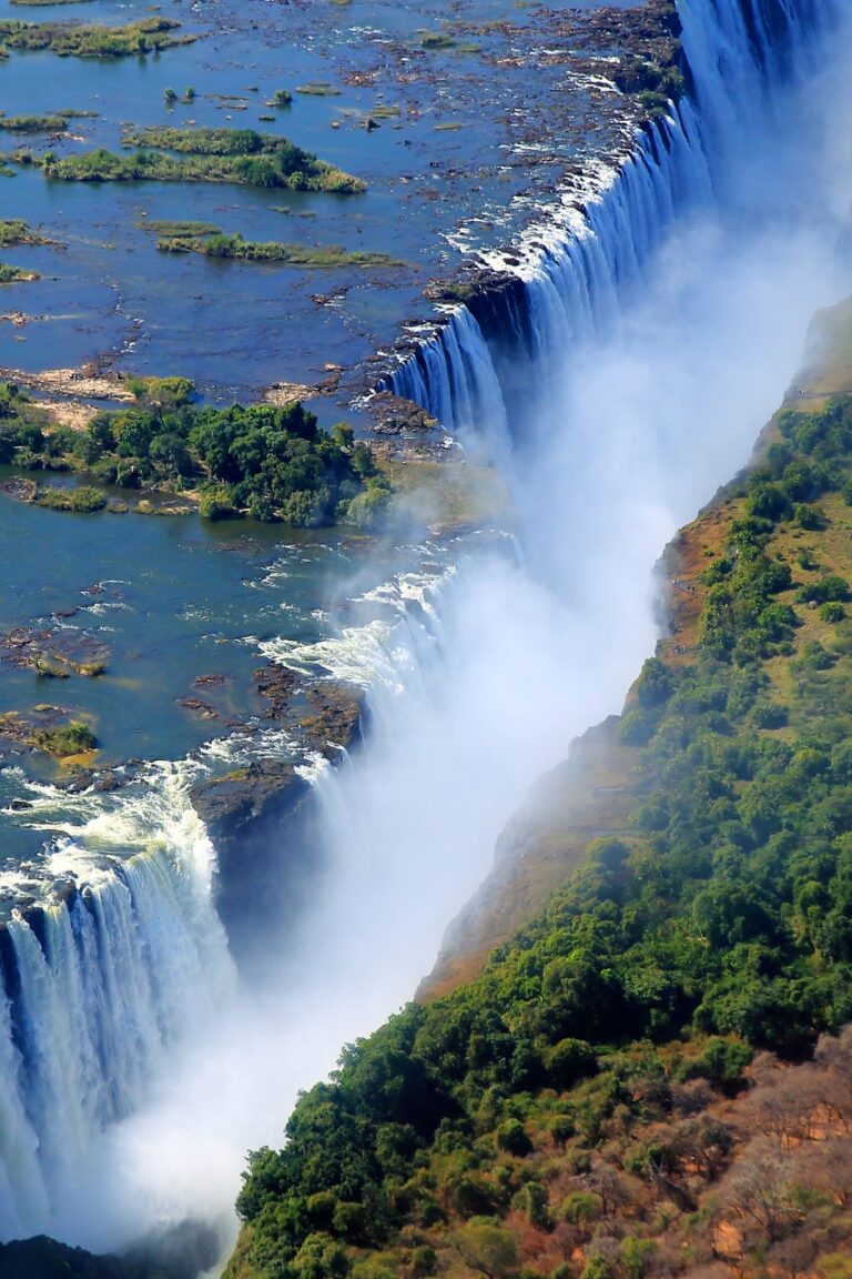 Drone image of victoria falls van afrika